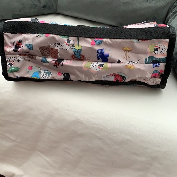 leSportsac crossbody bag with cat and dog print - Picture 7 of 9